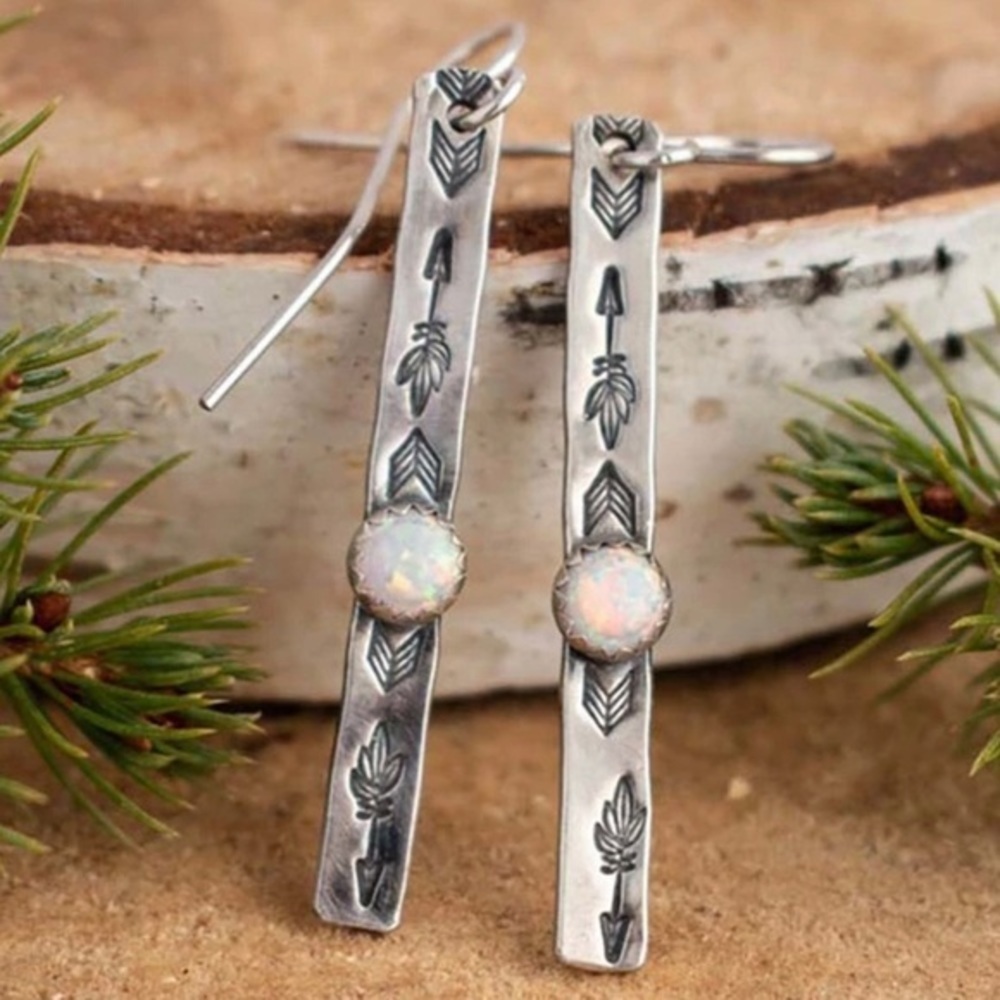 3/$22š©¶ Silver Arrow Stamped Earrings Etched Inlaid Iridescent Crystal NEW - Picture 14 of 15